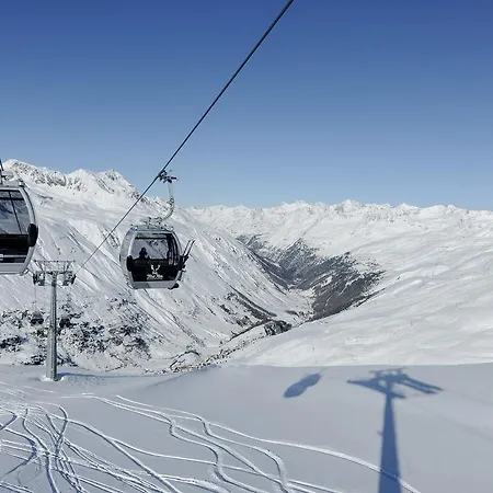 詹妮维恩公寓 公寓 *