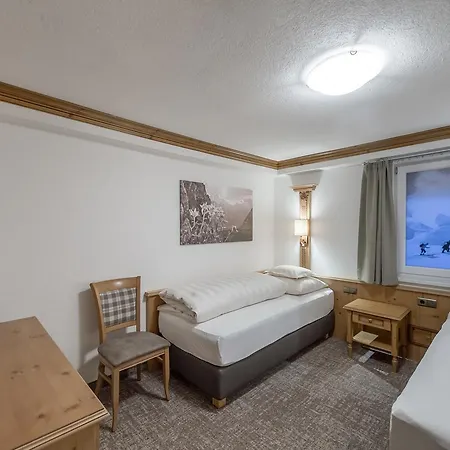 詹妮维恩公寓 *